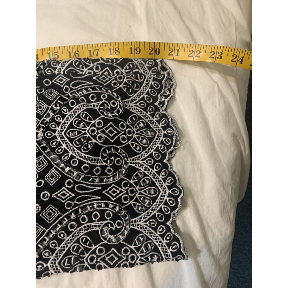 Chico's Pull On Embroidery Linen Crop Pants Black White Size 2p/12p Resort - Picture 5 of 8